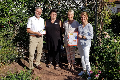 v.l.n.r.: Dieter Weber, Vorsitzender Förderverein Ambulantes HospizZentrum Südpfalz, Frau Stefanie vom Weg, Ehrenamtliche, Elke Seither, Spendenorganisatorin, Christine Rung, Ambulanter Kinder- und Jugendhospizdienst